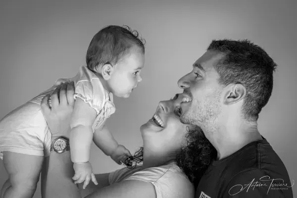 photo-nouveau-ne-noir-et-blanc