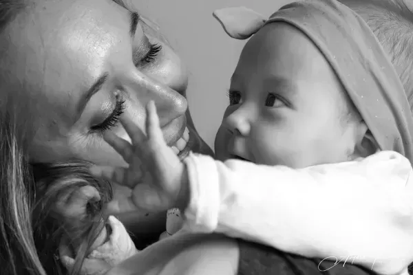 photo-nouveau-ne-noir-et-blanc