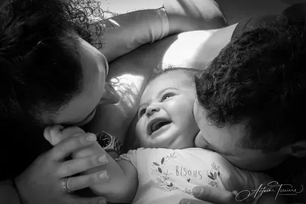 photo-nouveau-ne-noir-et-blanc