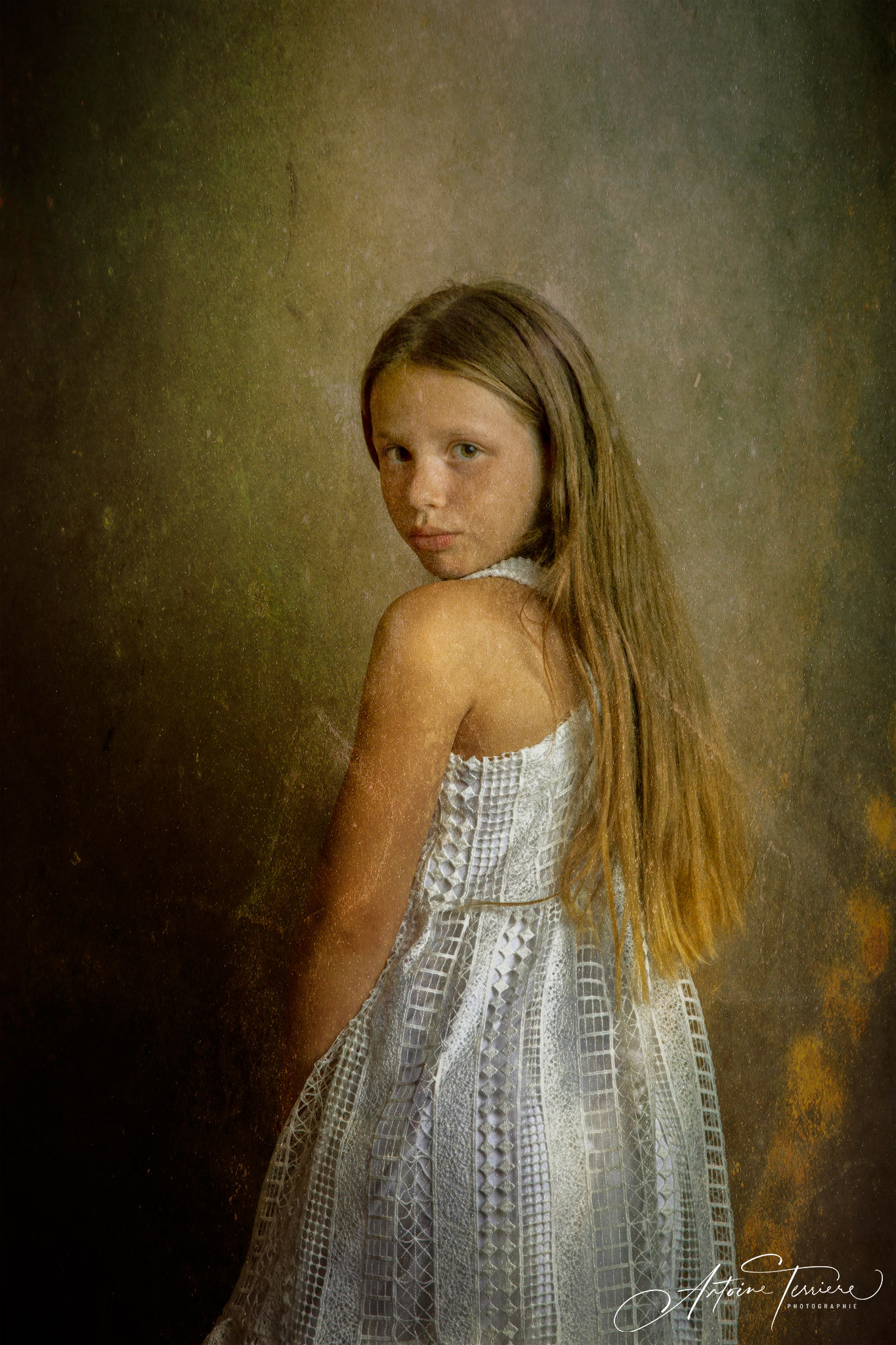 photo en studio d'enfant en couleur à Rognac portrait Fine Art
